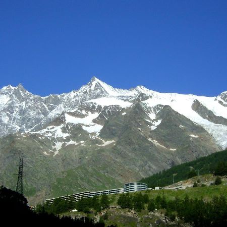ホテル Camping Schonblick Im Saas-Tal エクステリア 写真